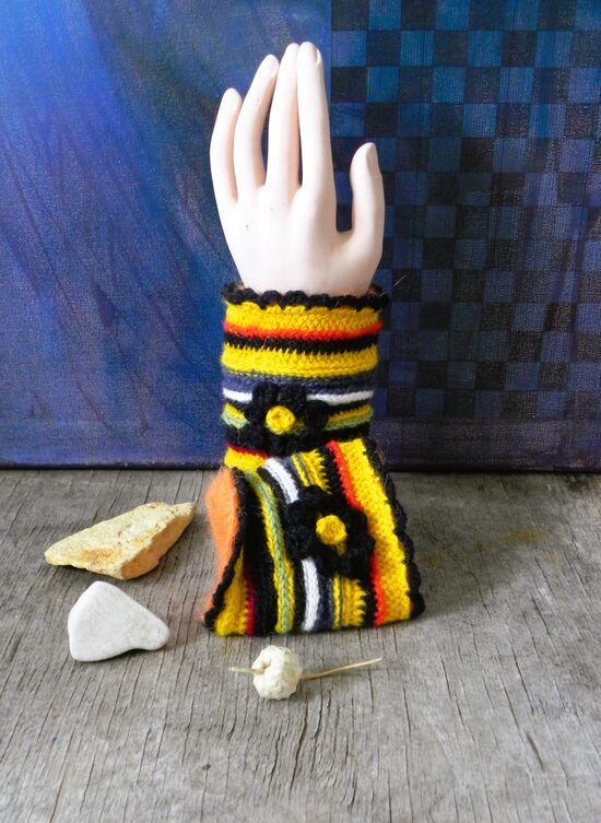 CHROCHETED HAND WARMERS WITH KNITTED LINING