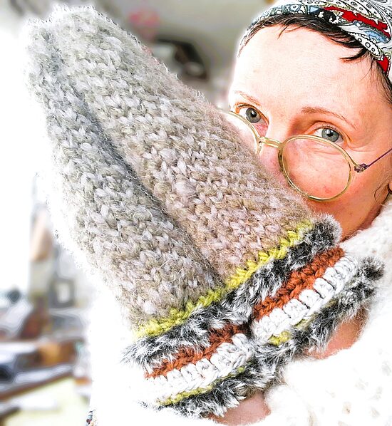 Two-Tone Knitted Mittens with Decorative Border