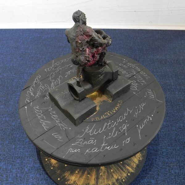 "Nākošais solis". 60x5x60,5x76,5cm. Netirgojas!