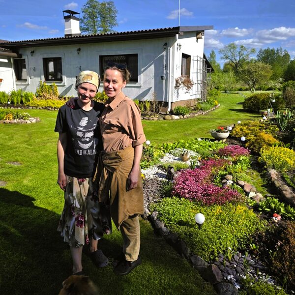 VIESI ANNAS MĀKSLAS TELPĀ!