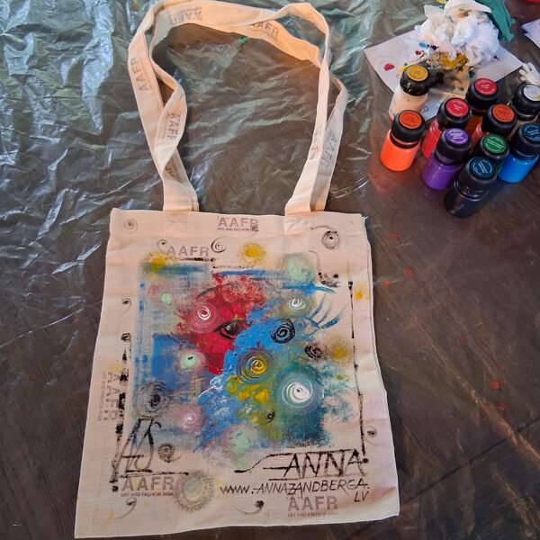 While I was shoving visitors how to paint on fabric, I created my own TOTE BAG! 23.07.25.