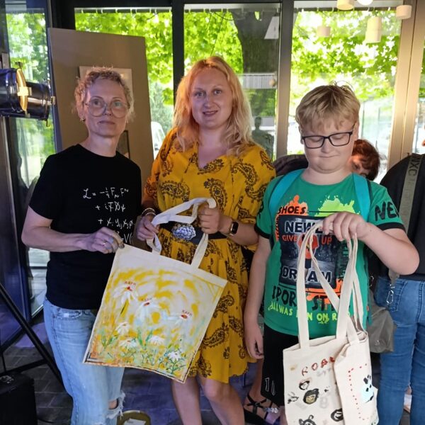 The 3 TOTE BAGS, painted with me! 23.07.25.