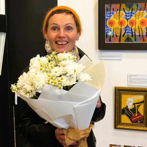I received a mysterious flower bouquet by personal courier delivery!
