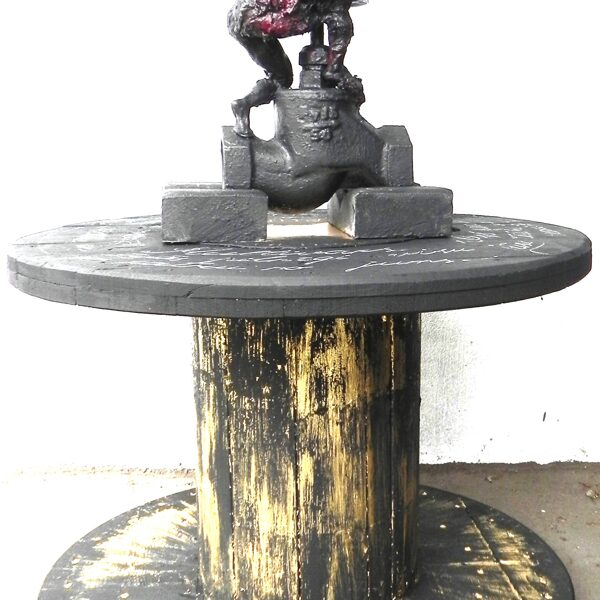 "R.U.R. MULTIVAKS". 60,5x60,5x76,5cm. 2024