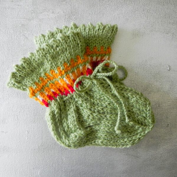 Knitted chiuldren's socks. 100% wool. 0-3 month baby.