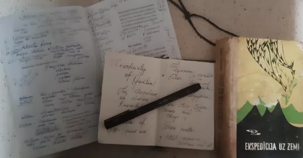 Paņēmu līdzi 3 lietas: grāmatas un pierakstu blociņu!