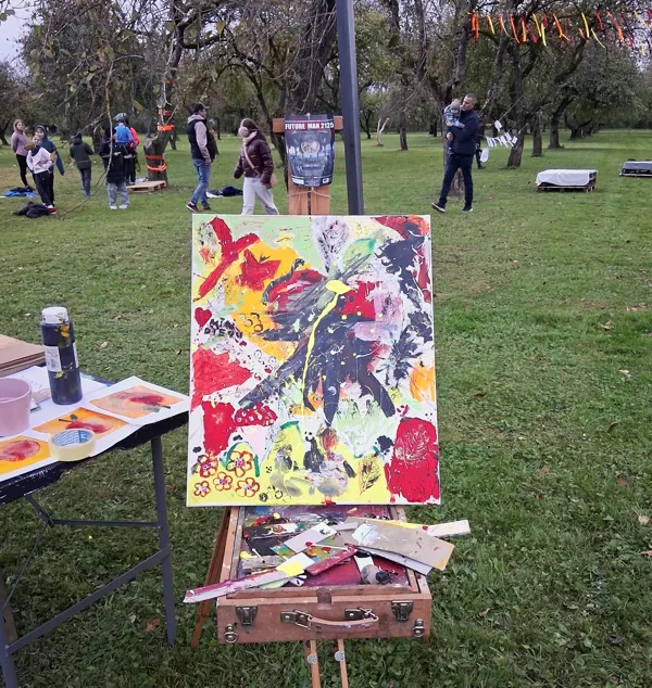 At the end of the event, the collective painting is ready!