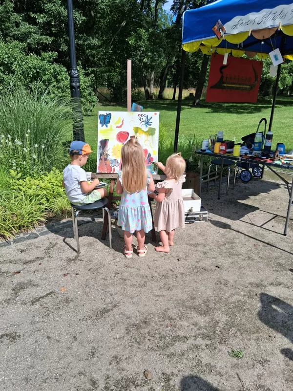 Little artists!