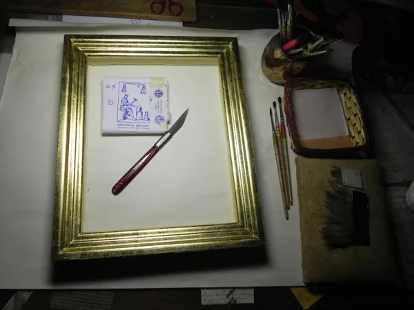 kiot inside frame gold is polished