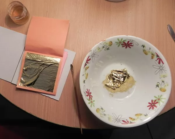 Making the liquid gold from gold leaves