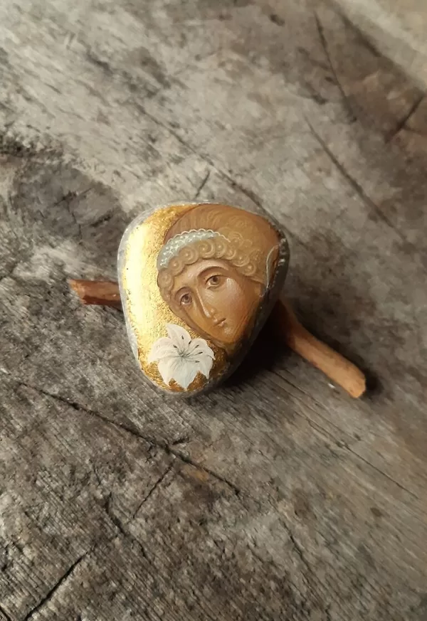 Erceņģelis Gabriēls. Gleznojums uz akmens. 5,5x4,7cm. 