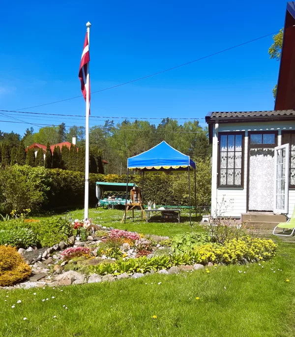 On warm Summer days, we paint outside.
