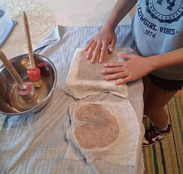 11.08.26. We prepare a glue and stick a layer of gauze to the board.