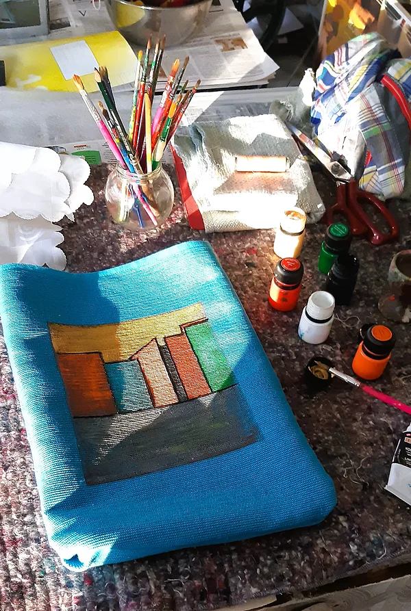 I sewed a bag and painted it.